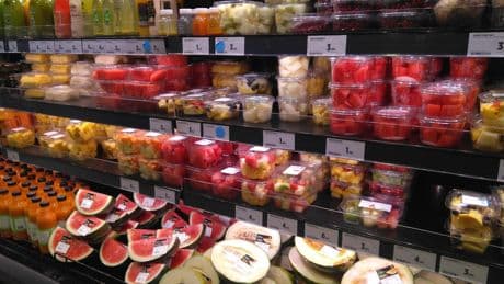 Estos son los aditivos tóxicos del plástico que estamos ingiriendo a través de los alimentos en España