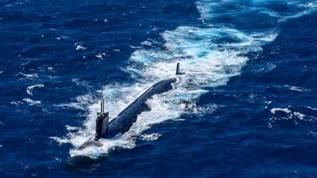 Face à la Russie, « la théorie du fou » de Donald Trump, qui annonce mobiliser deux sous-marins nucléaires