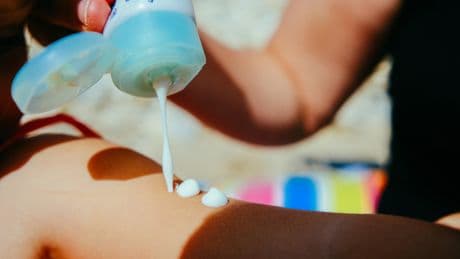 Sonnencreme aus dem letzten Jahr? Das sollten Sie vor der Anwendung wissen