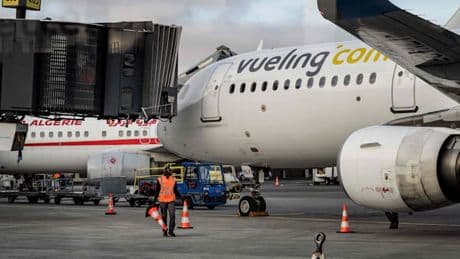 Jüdische Jugendgruppe aus Flieger geworfen – Vergangenheit des Piloten im Fokus