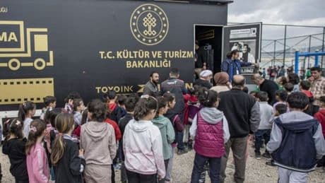 Gezen Sinema TIR'ı Elazığ'da çocuklarla buluştu