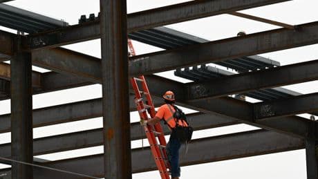 Billion Dollar Airport Projects Face Inflation Cost Boosts, Report Says
