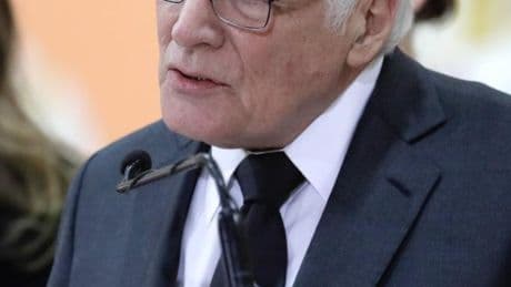 El padre del senador asesinado Miguel Uribe ocupará su lugar y será precandidato del Centro Democrático a la Presidencia de Colombia