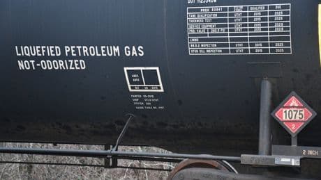 Apply safety rules to more trains carrying flammable cargo, lawmakers urge