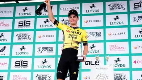 Olav Kooij laat kans op hattrick liggen: sprinter is succesvolle lead-out Matthew Brennan in Tour of Britain