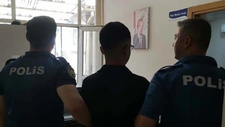 İzmir’de avukata cinayet planı son anda engellendi!  Avukatı vurmak için 200 bin liraya anlaşmış! 19 yaşındaki suikastçı tutuklandı