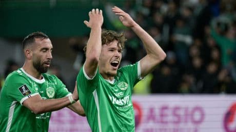 Saint-Étienne win dramatic Ligue 1 derby against Lyon