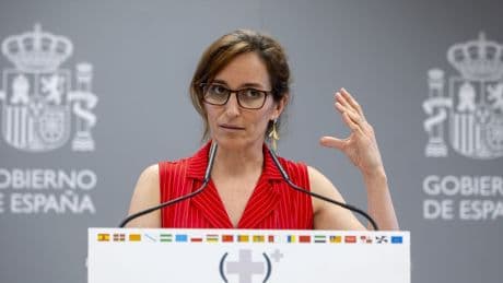 España, ante un nuevo frente en Bruselas por la guerra de Mónica García a las bolsas de nicotina