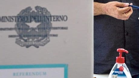 Referendum: 5 anni per ottenere la cittadinanza. La scheda gialla