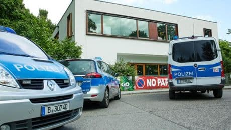 Messerangriff auf Elfjährigen an Berliner Grundschule – 13-jähriger Tatverdächtiger auf der Flucht