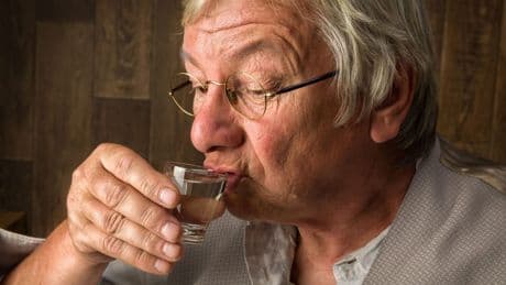 Alkohol: Das passiert, wenn Sie jeden Tag einen Schnaps trinken