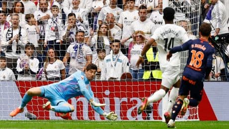 El Real Madrid gana al Celta con un susto de muerte y se cita con el Barcelona por la Liga