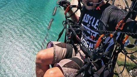 Morto Felix Baumgartner, base jumper dei record. Malore durante il lancio col parapendio