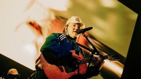 Rusowsky convierte la lluvia en rave