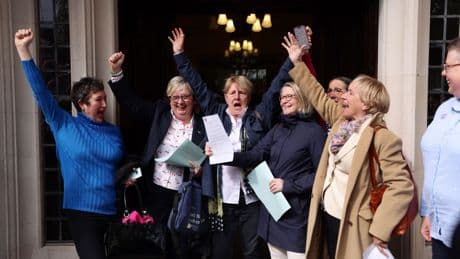 El Supremo del Reino Unido concluye que cuando la ley británica usa el término 'mujer' se refiere al sexo biológico