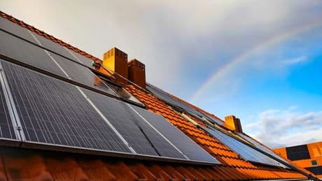 Leistung mehr als verdoppelt: Forscher bauen neue organische Solarzelle