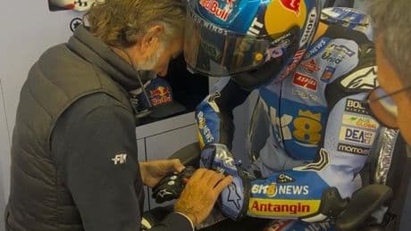 Àlex Márquez planta cara al dolor en el primer ensayo de Alemania