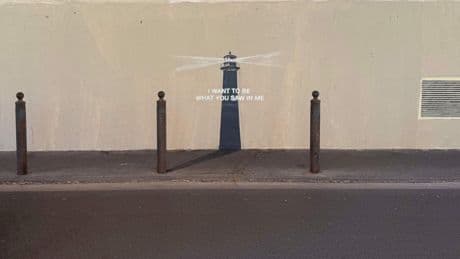 Leuchtturm mit Message: Neues Werk von Banksy in Marseille entdeckt