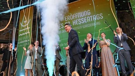 Feste: Konfettiregen und Hymne - Hessentag in Bad Vilbel gestartet