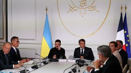 Ucraina, il piano dei Volenterosi: 26 Paesi in difesa di Kiev. «Con noi anche Trump»