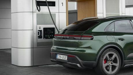 Voiture électrique : Porsche renonce à produire ses propres batteries mais reste dans la course à la recherche