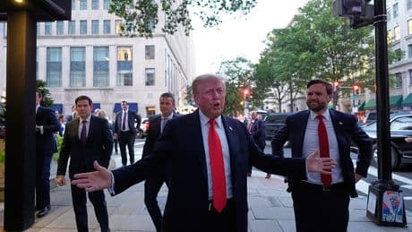 Trump'a gittiği restoranda Gazze protestosu