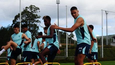 Nico Williams regresa en el día de su maestro