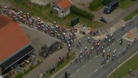 Complete chaos in Antwerp Port Epic: Del Grosso duikt in sloot, neutralisatie nadat peloton verkeerd rijdt door GPS-fout
