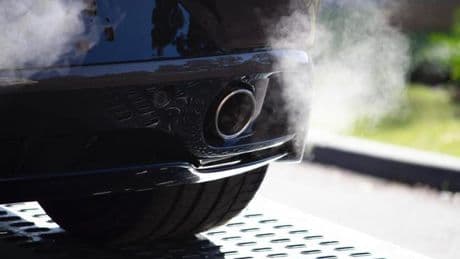 5 hábitos que te ayudarán a reducir las emisiones de tu coche