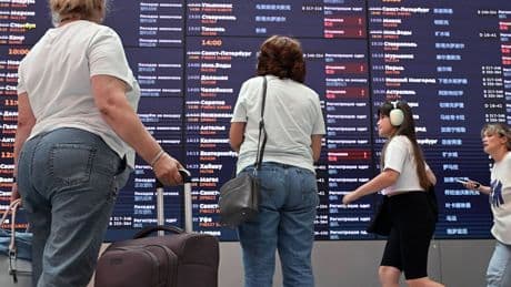 Krieg in der Ukraine: Dutzende Flugausfälle nach mutmaßlichem Hackerangriff in Moskau