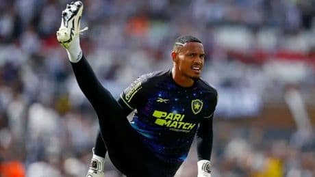 John Victor kimdir? Galatasaray'ın yeni kaleci hedefi John Victor kaç yaşında, nereli?