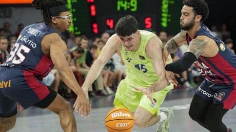 Howard destroza al Barça y abre la puerta de los 'play-offs' al Baskonia (110-98)
