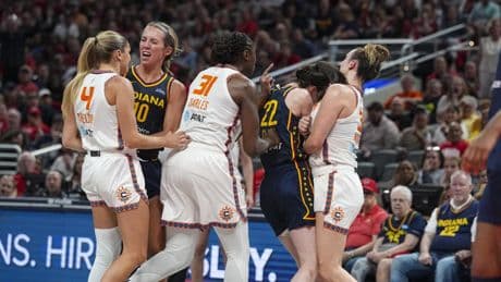 ¡Guerra en la WNBA! Caitlin Clark se tiene que poner ‘chula’ ante varias agresiones