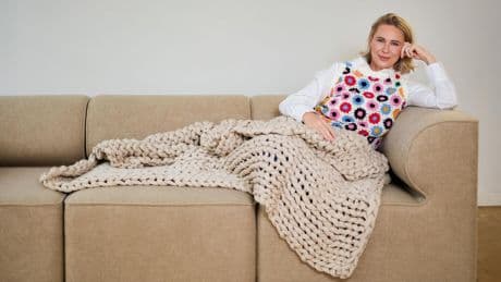 Start-up Bearaby: US-Stars schwören drauf: Wie eine Schwäbin mit Gewichtsdecken reich wurde