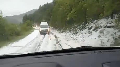 Carreteras afectadas, una línea de tren cortada... las incidencias que dejan las tormentas con granizo en España