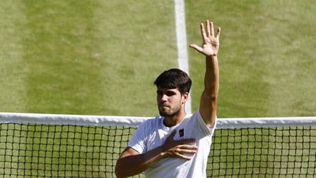 Alcaraz desarma a Fritz y alcanza su tercera final consecutiva en Wimbledon
