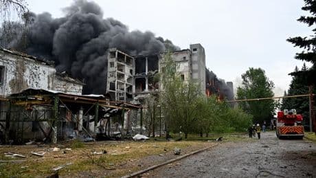 Guerre en Ukraine: cinq morts et au moins 17 blessés dans des frappes d'ampleur sur Kharkiv et Kherson
