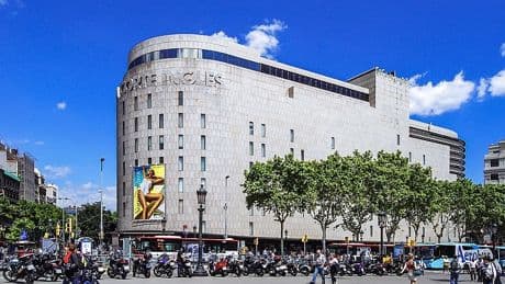 Cuánto dinero cobra un vendedor de El Corte Inglés en 2025: sueldo medio en España y complementos
