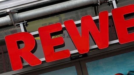 Kind lässt Nudeln fallen – Rewe-Mitarbeiter ohrfeigt Mutter