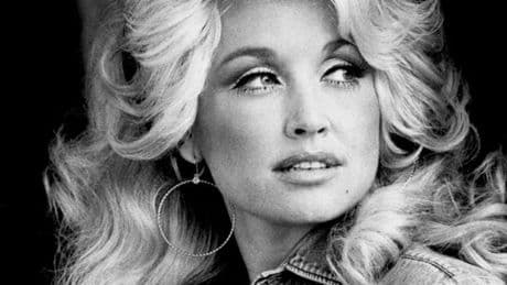 Dolly Parton, la primera dama del country adorada por la comunidad cristiana y la 'queer'