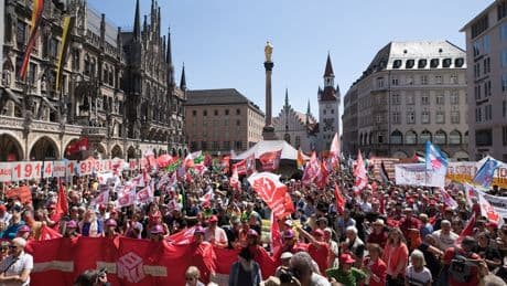 Tag der Arbeit in München: „Was im Koalitionsvertrag so harmlos klingt, ist in Wahrheit ein Angriff auf den Arbeitsschutz“