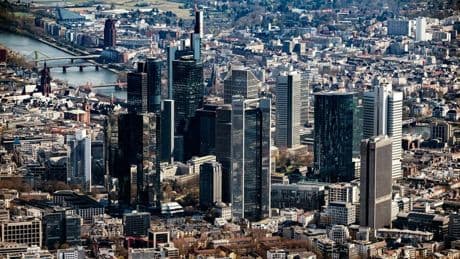 Banken: Finanzbranche sucht in Deutschland zehntausende neue Mitarbeiter