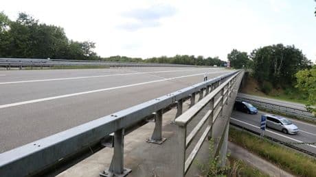 Festnahme von Brückenwerfern – Jugendliche sollen Gegenstände auf die A7 geworfen haben
