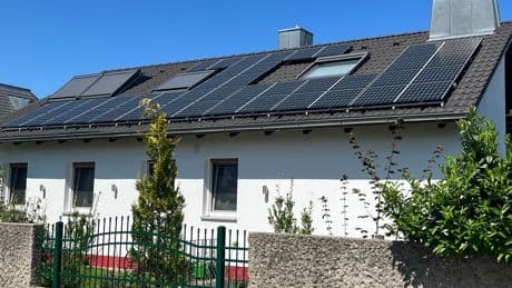 Rentner schmeißt Ölheizung raus: Mit besonderer Solaranlage ist er glücklicher denn je