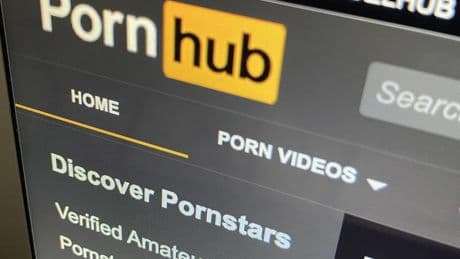 Porno : pourquoi Pornhub, Youporn et Redtube suspendent leur accès en France ?