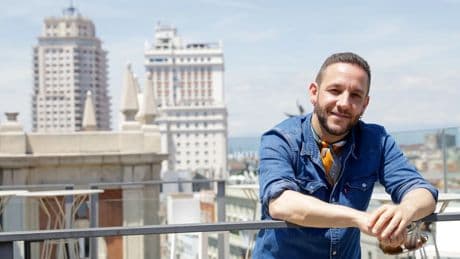 Manuel Liñán: &quot;Me pongo un vestido de flamenca, una mantilla y una peluca, pero sigo siendo Manuel&quot;