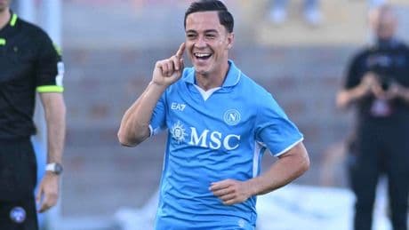 Koploper Napoli zet in turbulent duel met Lecce stap naar vierde landstitel