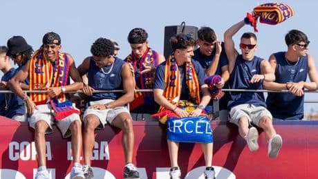 Así fue el bonito detalle de Marc Bernal con Bruno, un niño con una enfermedad rara, durante la rúa del Barça