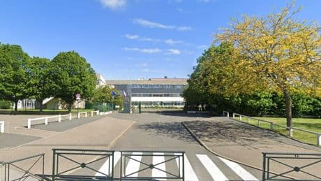 Étampes: une enseignante blessée par une porte lancée du 4e étage du lycée par des élèves