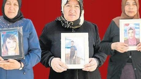 DEM Parti binası önünde evlat nöbetindeki anneler Milliyet’e konuştu: ‘Anneler Günü’nde evladımıza kavuşalım’